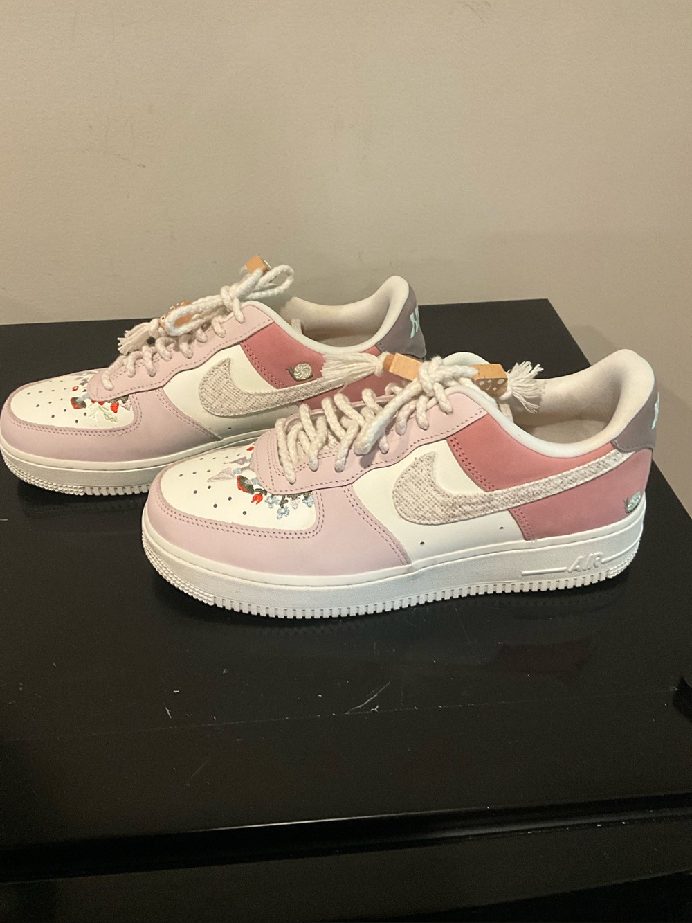 Nike Air Pink and White Low-Top Sneakers with Tassel Laces Size 9 - Picture 5 of 12